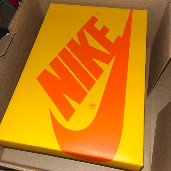 Jordan 1 high
Air Zoom COMFORT 2 
Brand new - Picture 10 of 16